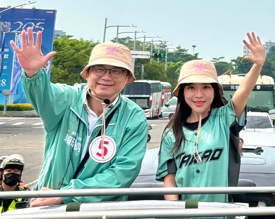 民進黨高雄市黨部主委黃捷27日針對柯志恩在前鎮區憲德宮廟口的談話內容提出批評，認為政治人物面對不同立場的選民，應耐心傾聽、尊重民意並理性溝通。（黃捷服務處提供）