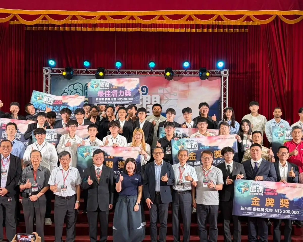 「萬潤2026創新創意競賽」圓滿落幕，得獎隊伍大合影。(崑山科技大學提供)