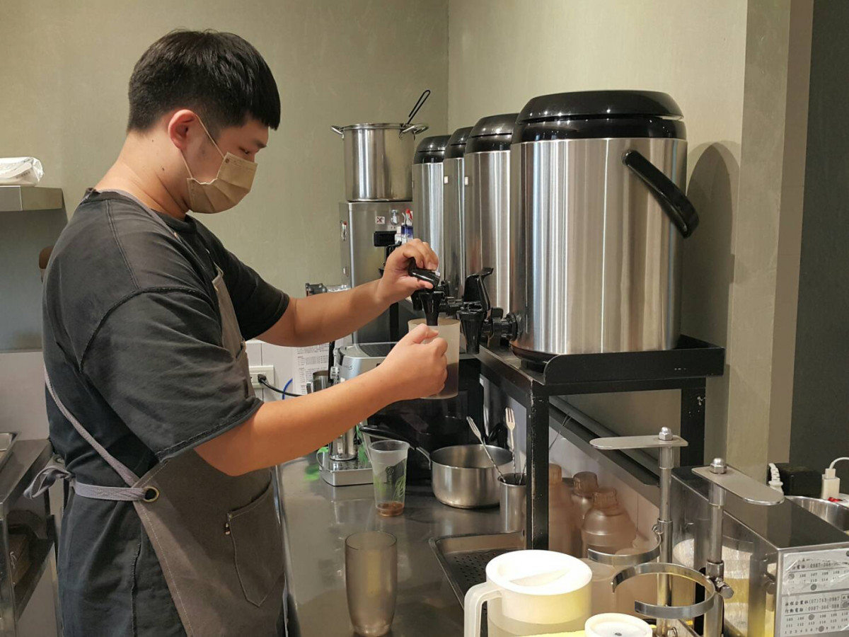專業的飲品製作流程每一杯飲料都不簡單