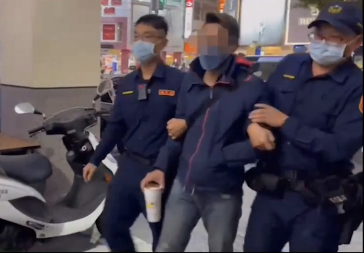 負責人黃男依刑法妨害風化罪移送高雄地檢署偵辦。