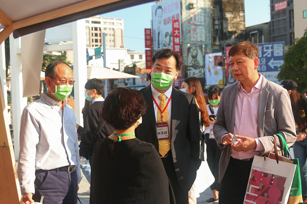 崑大李天祥校長(中)等人當天一同前往共襄盛舉