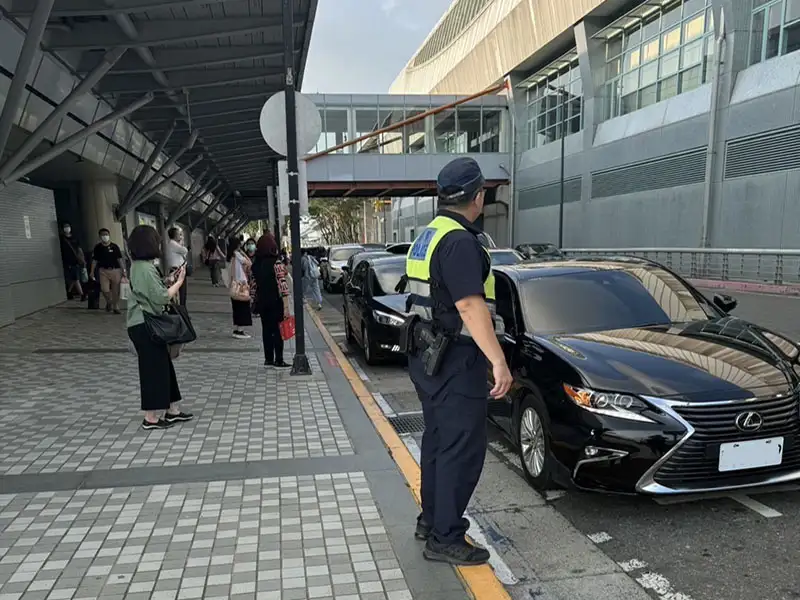 端午連假期間嘉義縣警察局在各風景區及高鐵站規劃交通疏導及取締酒駕勤務，維護交通安全秩序。(圖/嘉義縣警察局提供)