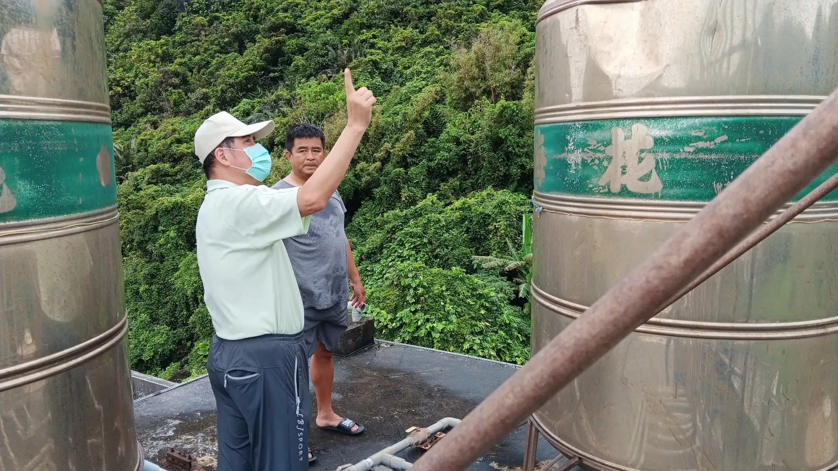 保障兩離島飲用水品質，臺東縣環保局推行蘭嶼及綠島公私場所蓄水池水塔及飲水設備體檢輔導。（記者洪淑玉翻攝）