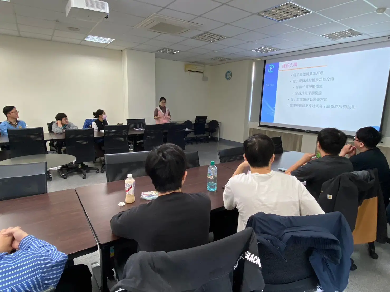 雲嘉南分署半導體產業人才培訓據點計畫自112年開辦以來，已累積82人完訓，訓後約有6成學員進入相關產業。（圖／雲嘉南分署提供）