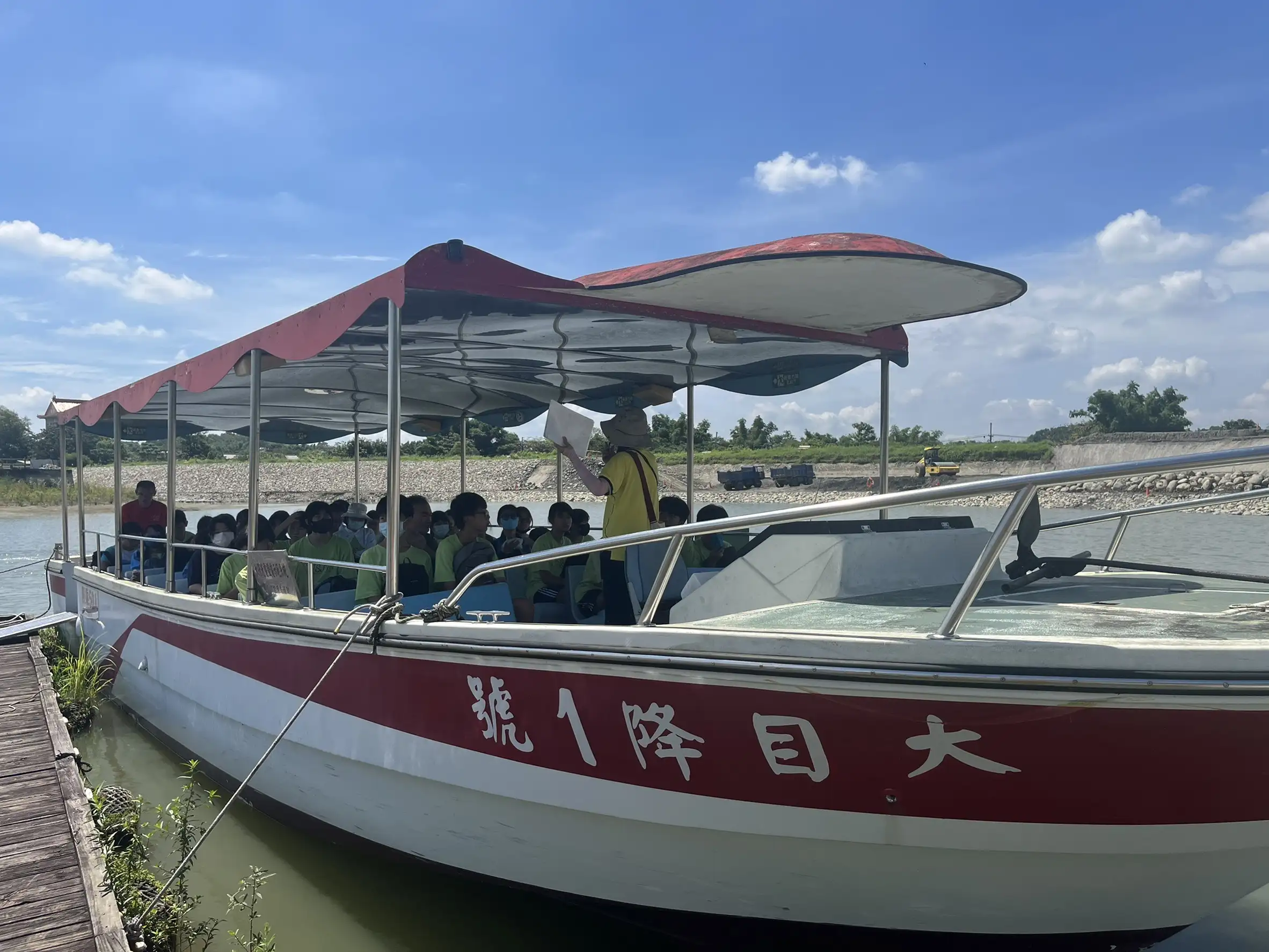 太陽能接駁船適合團體體驗。(圖/臺南市政府觀光旅遊局 提供)