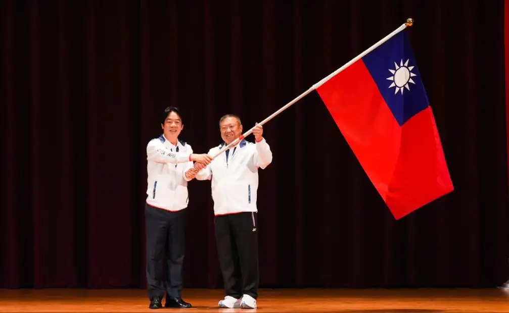 賴清德總統9日上午在高雄國家運動訓練中心出席我國參加第33屆巴黎奧林匹克運動會代表團授旗典禮。(記者吳文欽攝)
