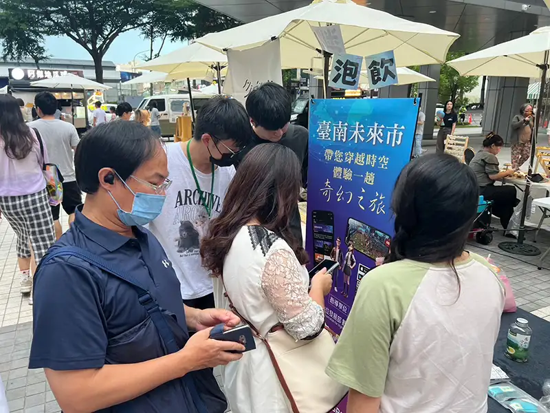 臺南未來市元宇宙進駐「他人視角」市集，吸引民眾了解並加入臺南未來市。(圖/崑山科技大學提供)