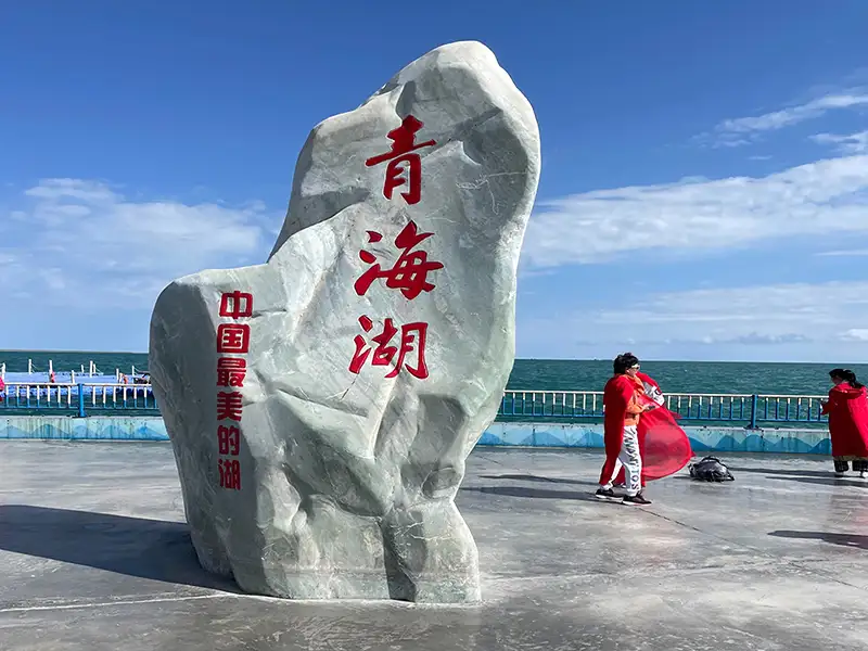 青海湖是中國最大的內陸湖泊，被喻為青藏高原的藍寶石。(記者李帆純攝)