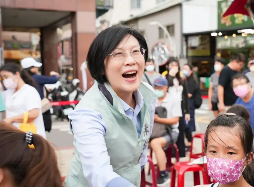 立委林岱樺表示，龍華市場既是綠能市場，也是環境部「全台減塑市場」的示範點。（記者吳文欽攝）