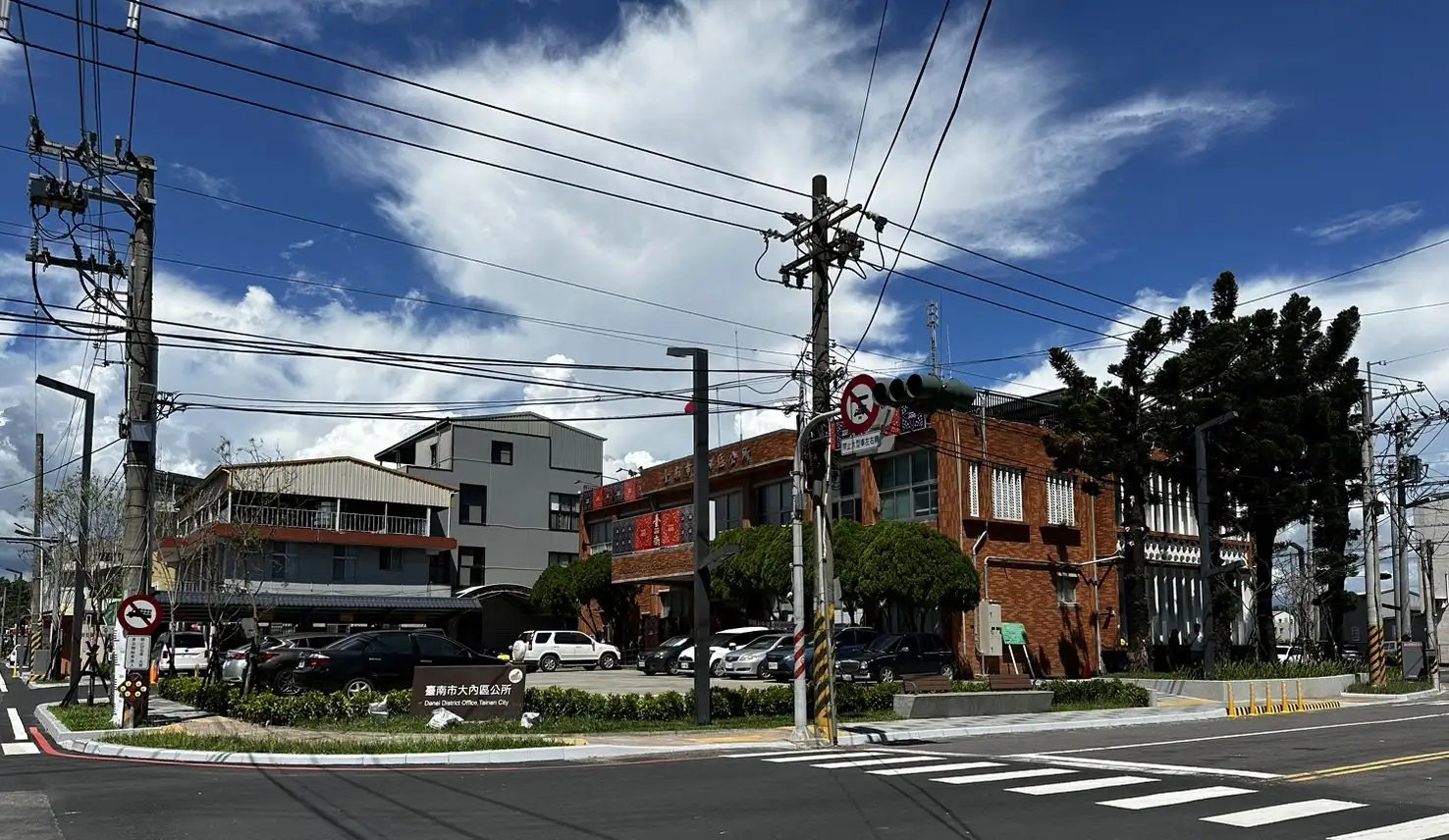 大內行政園區改造後新風貌，提供便利洽公的服務空間。(圖/臺南市政府都發局提供)