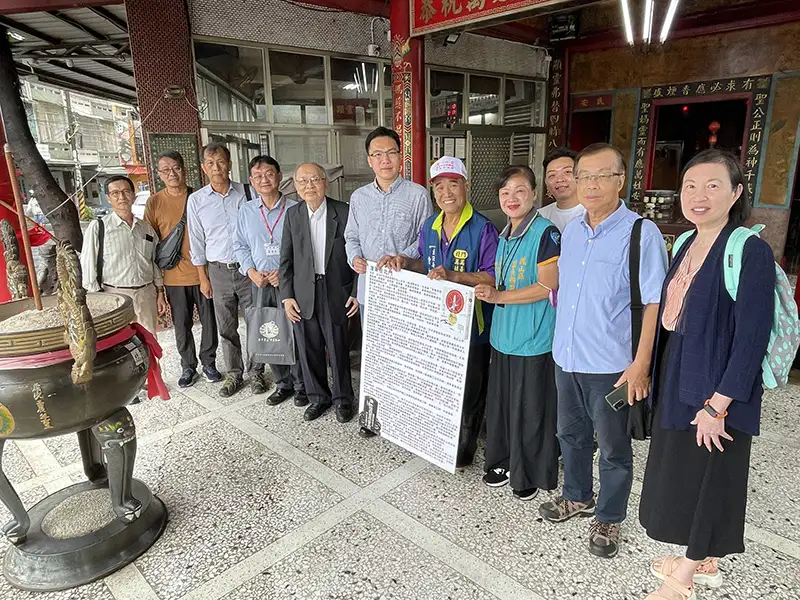 市議員林智鴻和傀儡花作者陳耀昌醫師共倡重現淮軍歷史現場，推動打造城市博物館。（記者吳文欽攝）