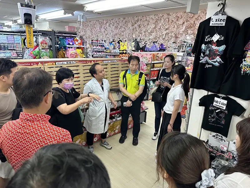 參觀日本藥粧店了解經營策略與因應商圈競爭應對方法(圖/嘉南藥理大學藥學系 提供)