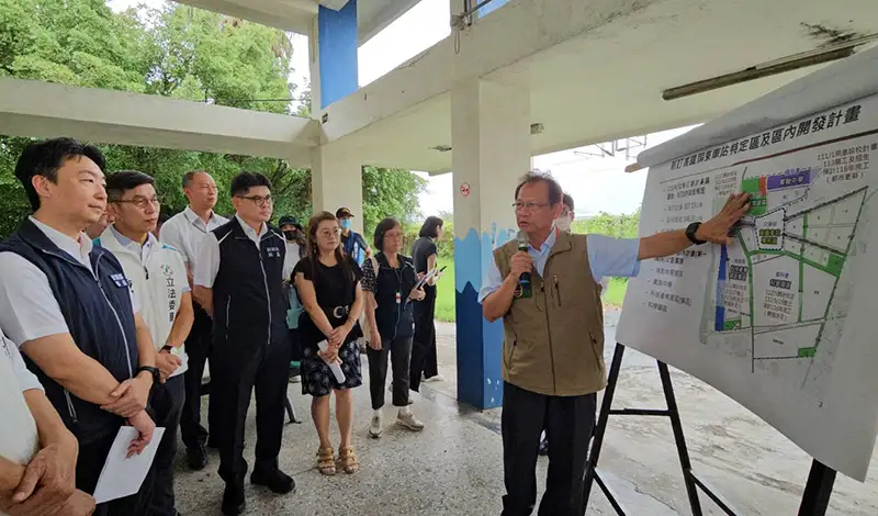 交通部長陳世凱六日視察高鐵屏東車站特定區。（記者洪淑玉翻攝）