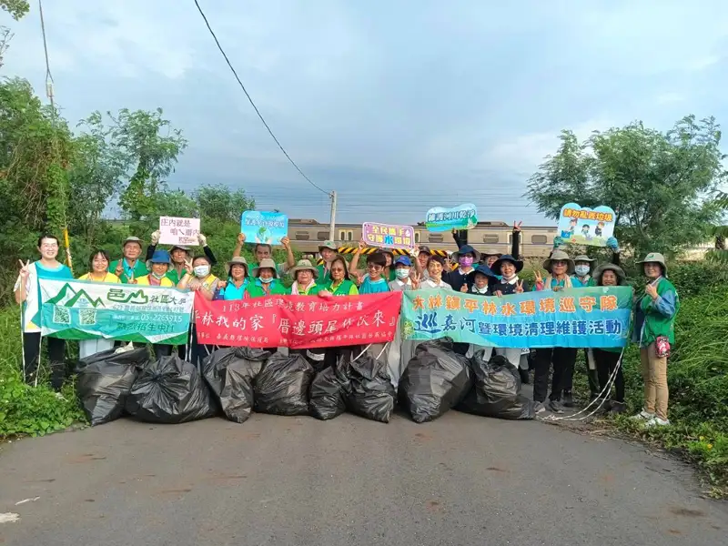 嘉義縣水環境巡守隊今年已完成48場次淨溪淨川活動，清除近20頓垃圾。(圖/嘉義縣環保局提供)