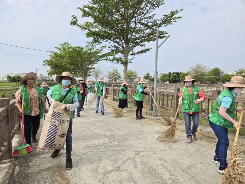 嘉義縣水環境巡守隊今年已完成48場次淨溪淨川活動，清除近20頓垃圾。(圖/嘉義縣環保局提供)