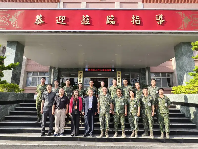 崑山科大、陸軍工兵第五四群雙方貴賓合影。(圖/崑山科技大學  提供)