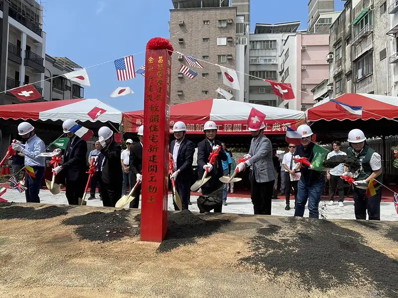 今日舉行動土大典，貴賓雲集一起到場見證動土儀式。(記者/林怡孜)