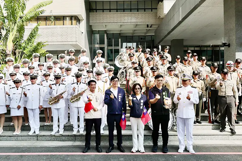 活動現場由海軍陸戰隊儀隊及海軍官校軍樂隊演出拉開序幕。（記者吳文欽攝)