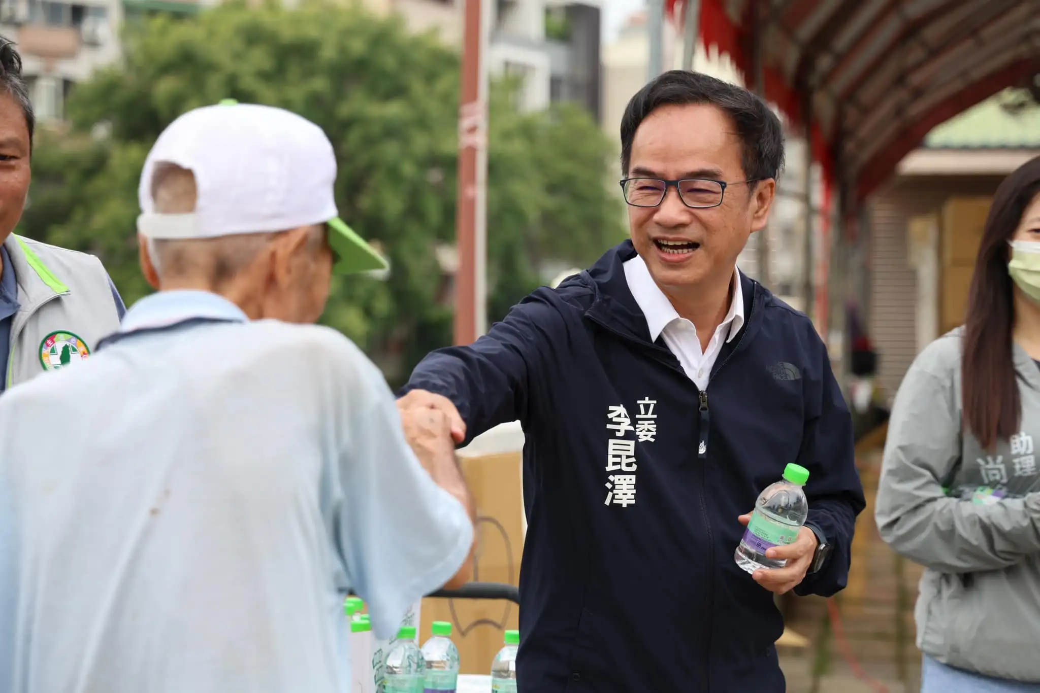 立委李昆澤強調，面對極端氣候，鐵道交通安全需要積極應對。（記者吳文欽攝）