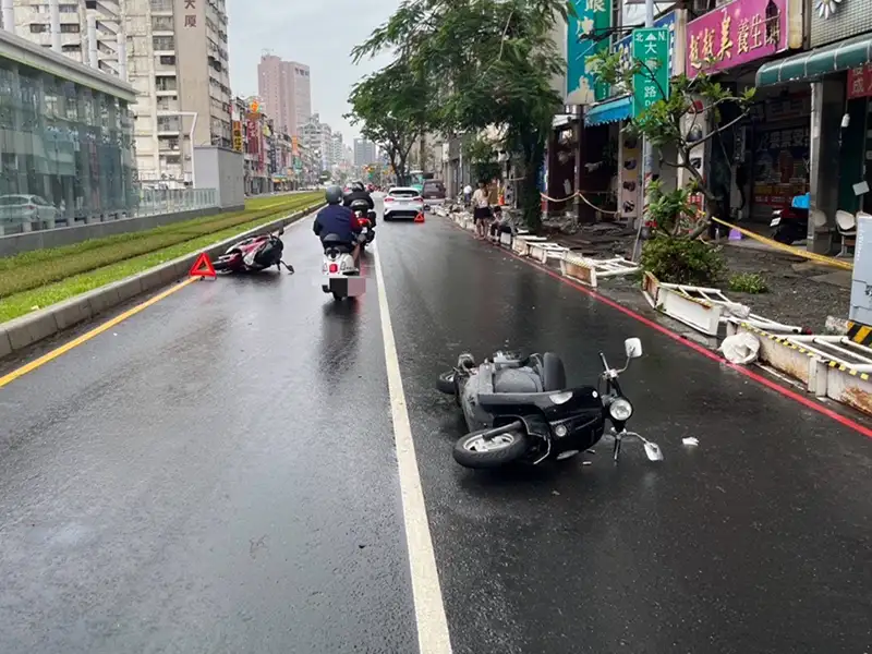 高雄女騎士追撞巡邏車 四車連環相撞兩人輕傷