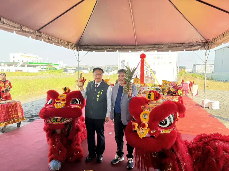 富立媒體集團衛星電視大樓動土儀式祥獅獻瑞帶來好彩頭。(記者張振興攝)