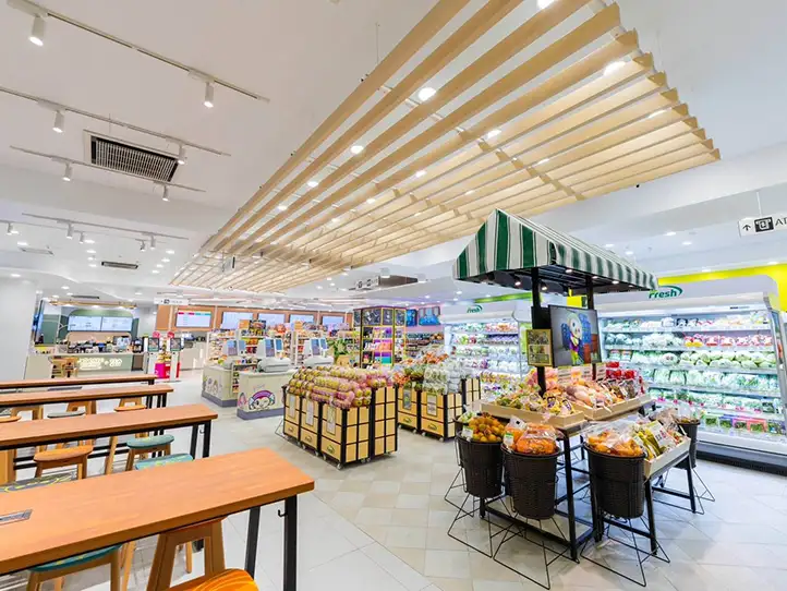 首度於高雄引進由五星級台南晶英酒店主廚指導「Fresh」全新現做餐飲，還有嚴選生鮮蔬果、居家調理、進口起司、精品巧克力、各國紅酒等。(圖/統一集團提供)