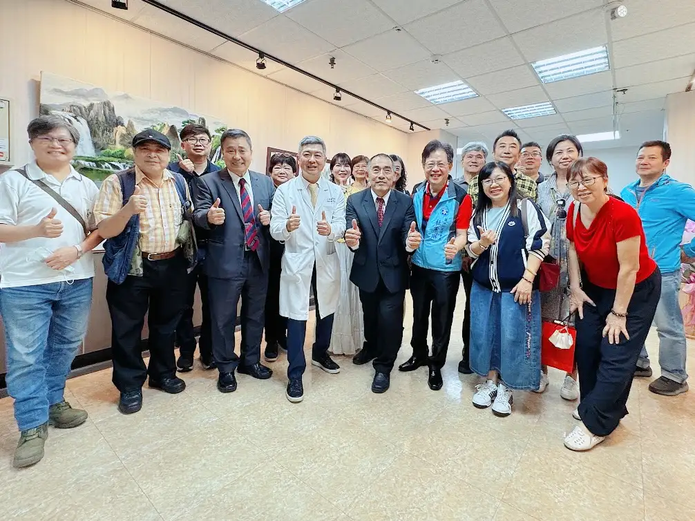 屏東醫院建院114週年院慶暨文化藝廊落成剪彩啟用。（屏東醫院提供）