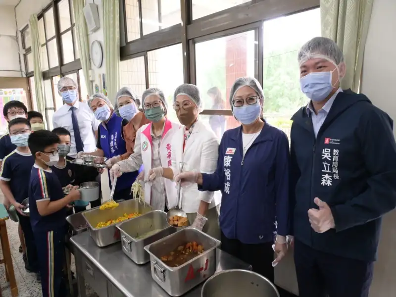 三民兩國小化身廚工體驗營養午餐與食農教育