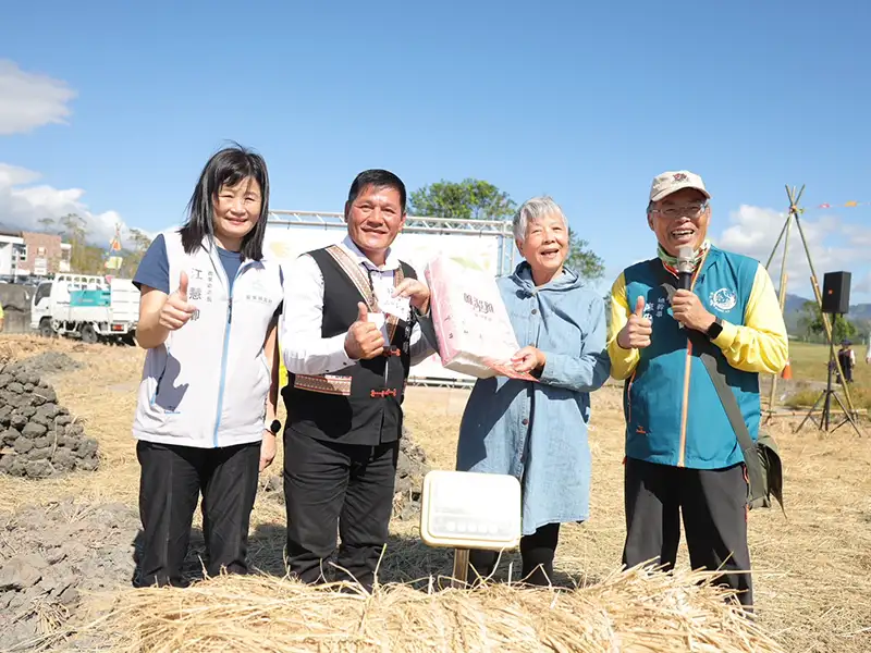 臺東縣政府辦理「臺東農村FUN PARTY」，並邀集十個臺東縣金牌農村獲獎社區及六個休閒農業區特色店家進行成果交流，搭配控窯玩派對、農村樂美食及農村成果展示活動，一起體驗台東農村田園樂。（記者蔣宜安翻攝）