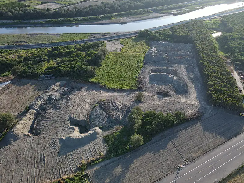 雲林地檢署積極查緝農地傾倒廢土案，偵結起訴土尾仲介等26人。（記者洪淑玉翻攝）