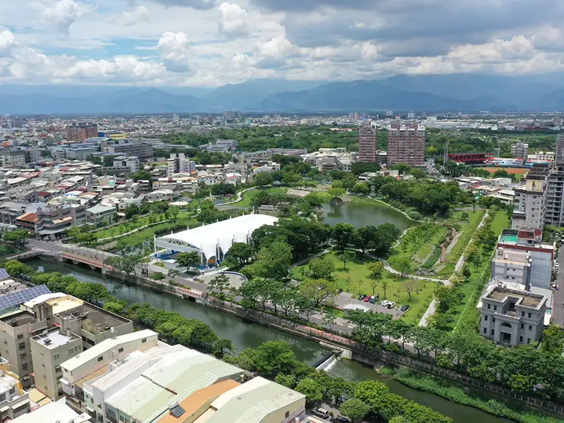 屏東縣政府推動「買厝住屏東，縣府挺起家」房貸優惠專案，施行後成效良好，近2年每年申請補貼數皆成長40%，補貼戶數來到412戶。（屏東縣政府提供）