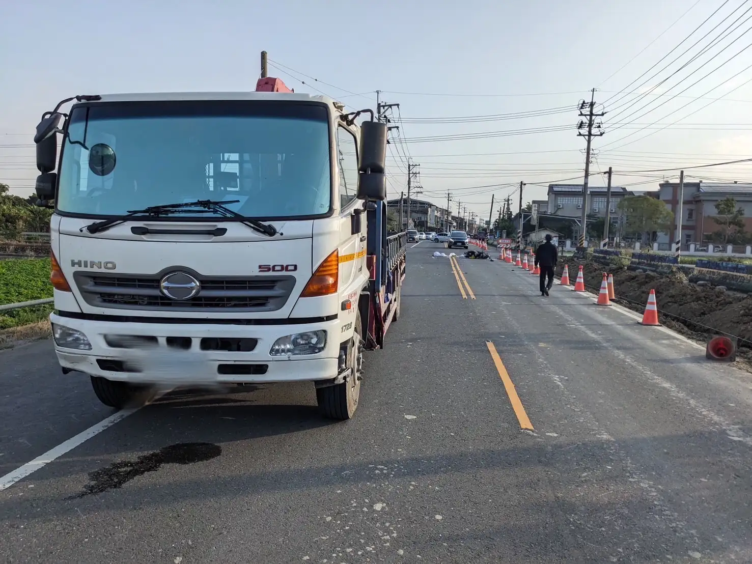 嘉義縣大林鎮大貨車與機車發生碰撞，機車女騎士與女兒被緊急送醫急救，仍傷重不治。(圖/民雄分局提供)