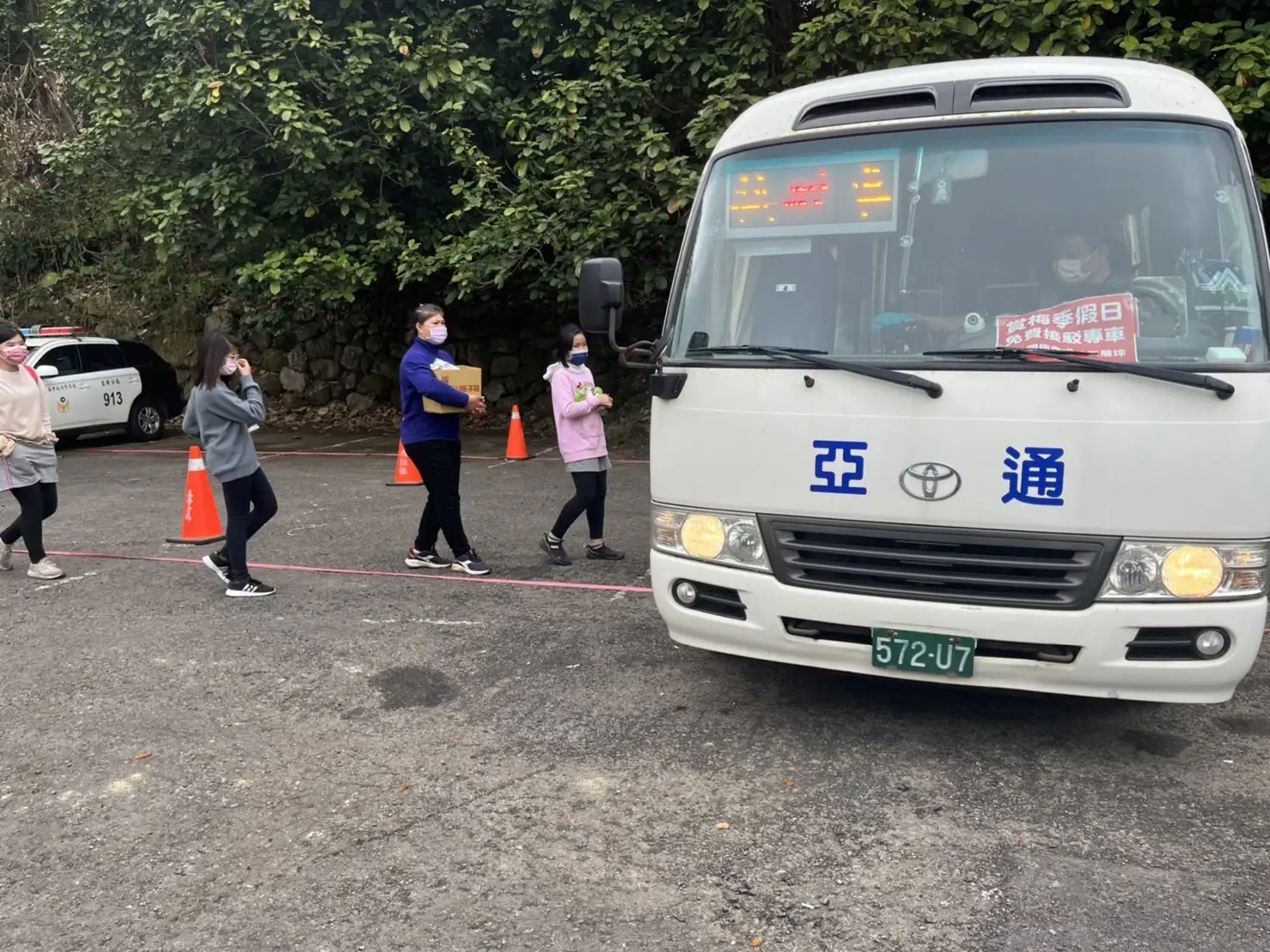 本市特定春遊熱區亦規劃免費停車接駁車。(圖/台南市交通局)