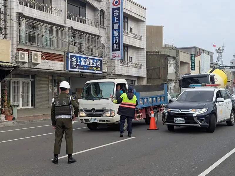 嘉縣警憲攜手護春節安全確保民眾安心過年