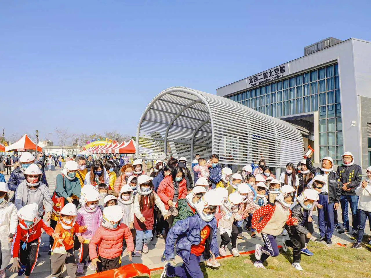 嘉義縣太空教育館推出春節闖關活動，體驗多樣科學DIY與互動遊戲。(圖/嘉義縣科學教育中心)