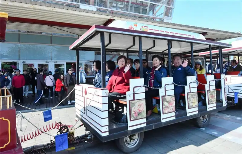 遊客可搭乘園區小火車，感受如同置身大自然的氛圍。(圖/彰化縣政府提供)