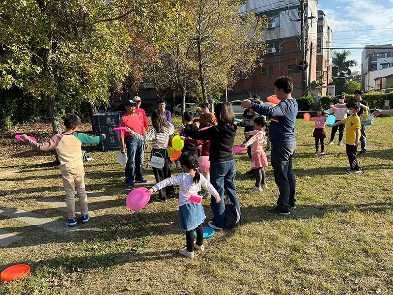 民雄日式招待所文創園區這裡保留了日式建築特色，園區內也規劃了飛盤高爾夫體驗區。(圖/嘉義縣政府提供)