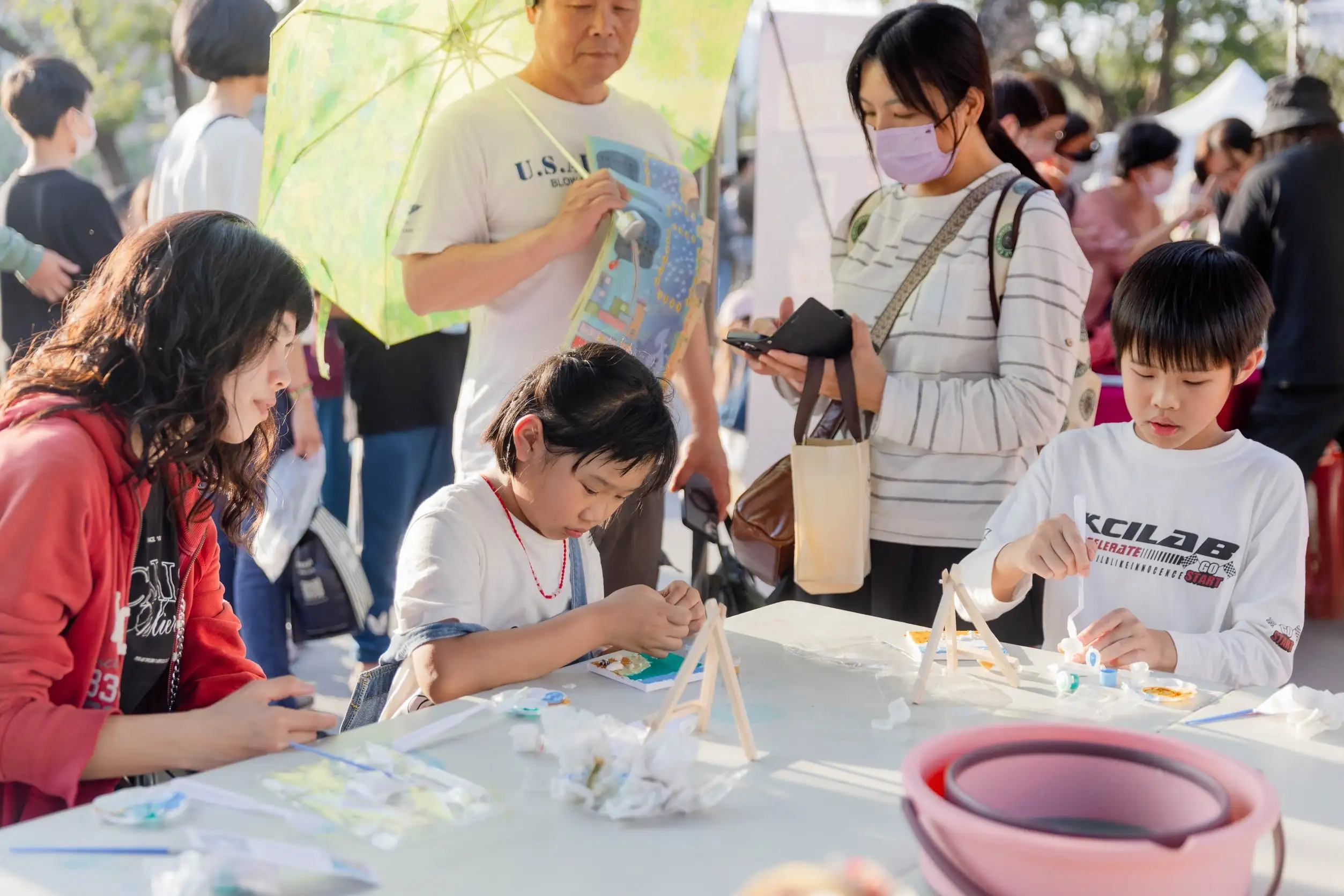 高雄潮玩祭活動一日在高雄愛河旁河西路盛大登場，首日吸引超過萬人共襄盛舉，網路好評分享不斷。（記者吳文欽攝）