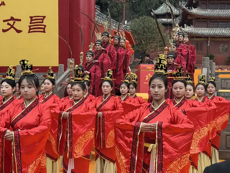 梓潼縣素有「北孔子，南文昌」之美譽，祭祀舞者身著傳統服飾，伴隨古樂莊嚴隆重。(記者張振興攝)