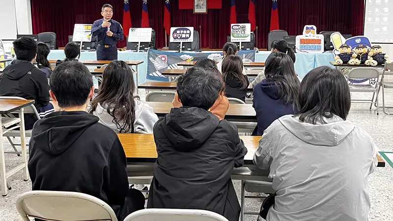 防詐騙、重安全！五分局向高中生傳遞犯罪預防新知。(圖/第五分局 提供)