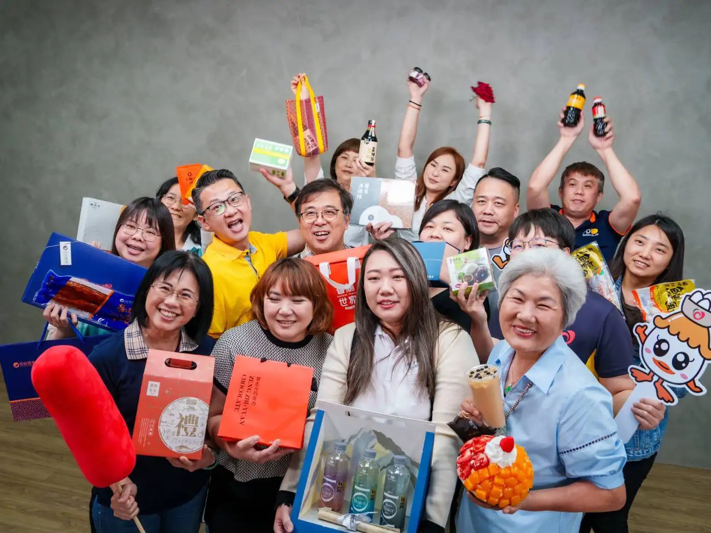 屏東縣長周春米率團赴日，參加東京食品展並將化身屏東農產大使，至九州地區行銷蜜棗、鳳梨。（屏東縣政府提供）