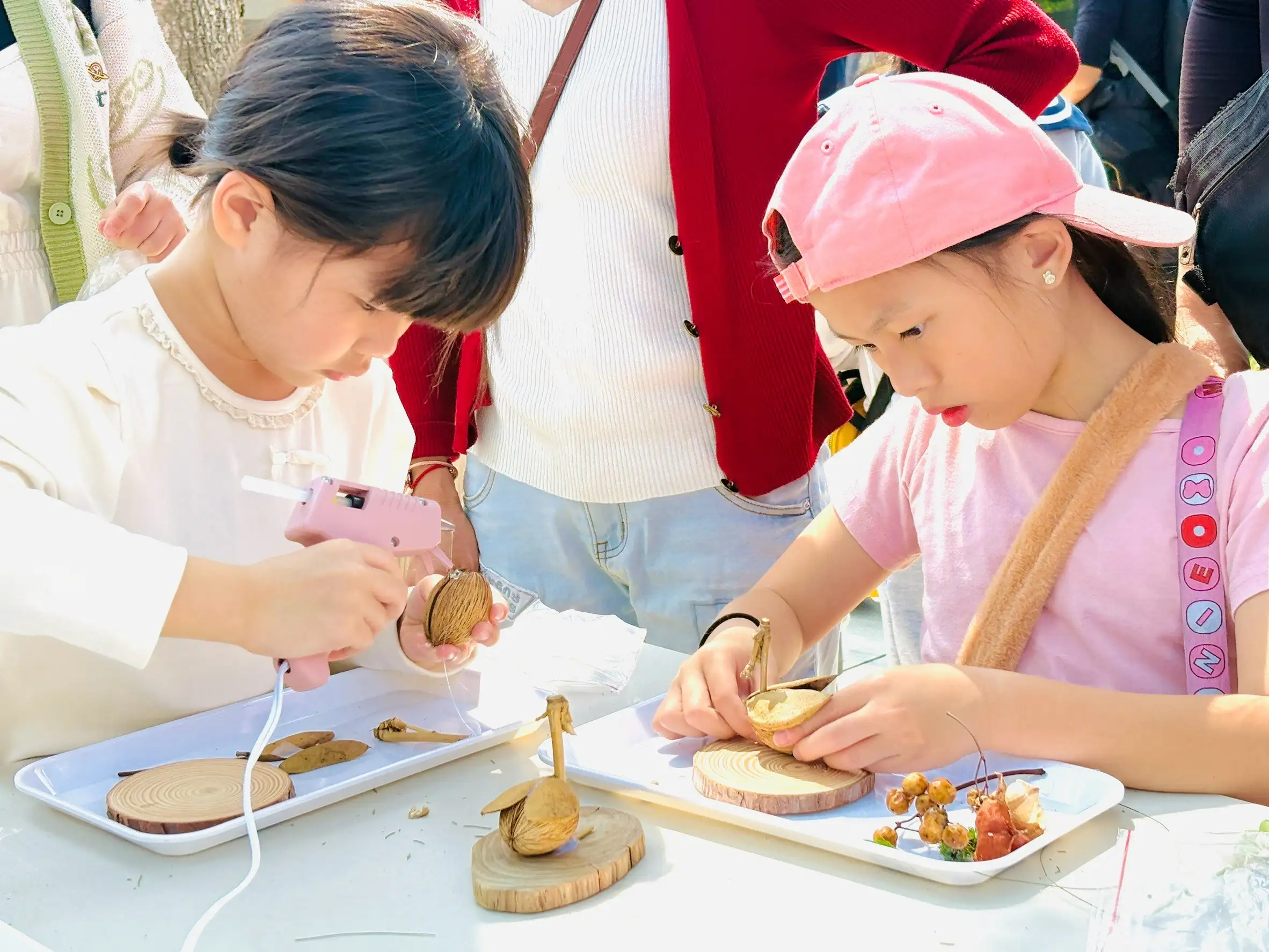 壽山動物園日前辦理「種出動物園 森植我心」植樹節活動，吸引眾多親子熱情參與。（記者吳文欽攝）