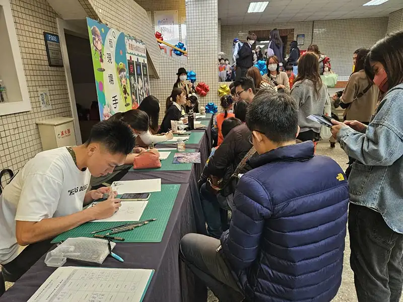 Q版現場手繪。(圖/台南應用科技大學 提供)