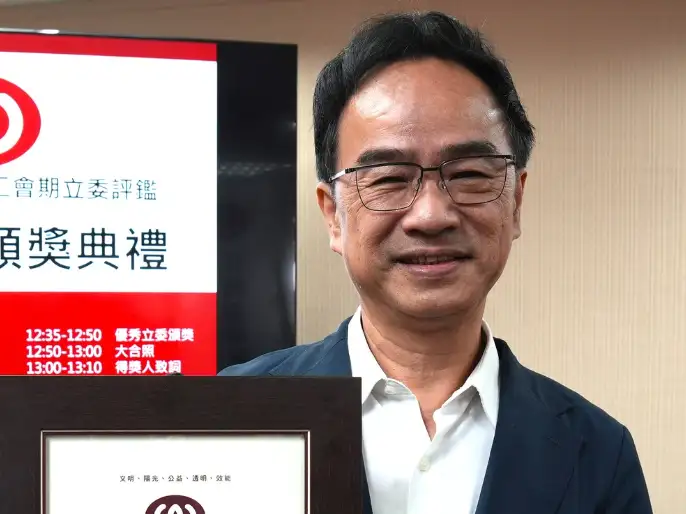 立委李昆澤強調,落實交通安全,高鐵、台鐵行車安全不容忽視。(記者吳文欽攝)