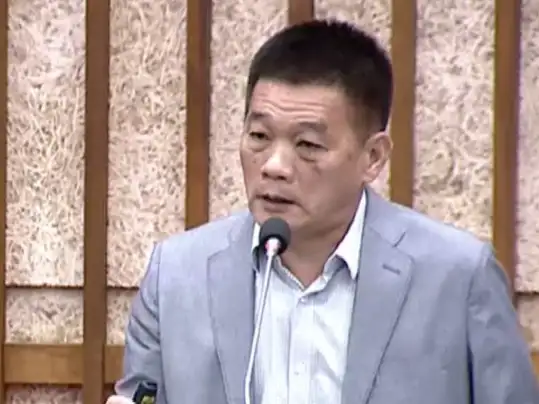 市議員陳善慧表示，交通的關鍵在道路，新道路的規劃，該截彎取直，而不是截直取彎。（記者吳文欽攝）