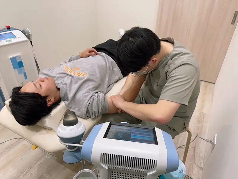 華崴信息能物理治療所專業療程獲得統一獅球員蘇智傑青睞。(圖/華崴信息能物理治療所 提供)