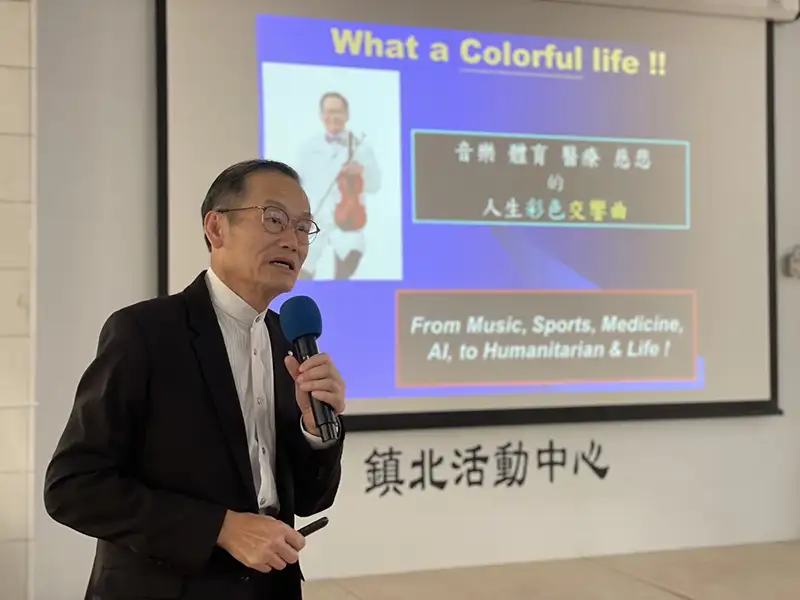 市議員林智鴻邀請義大醫院院長杜元坤,舉辦「音樂,運動,醫療,慈悲的斜槓人生」台灣勵志協會社區醫療講座。(記者吳文欽攝)