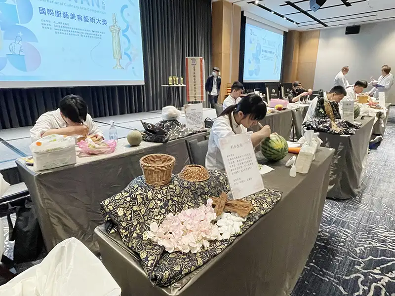 參賽學生個個聚精會神、全神貫注,將平時的努力在今日盡全力發揮(圖/記者林怡孜攝)
