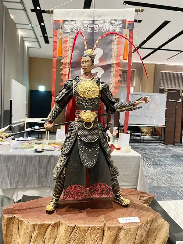 東漢武將呂布油麵糰製成,製作期間約2個多月,栩栩如生,英氣非凡(圖/記者林怡孜攝)