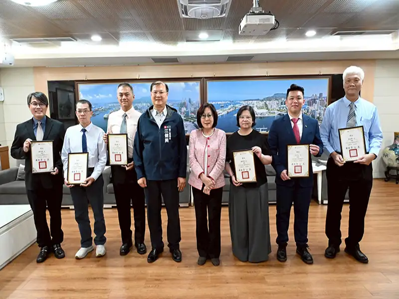 康裕成勞動節表揚六位全國模範勞工　肯定專業與無私奉獻
